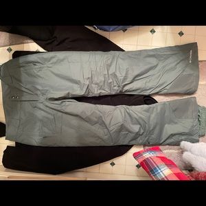 Medium Gray Colombia, Size Mediums Woman’s Snowpants